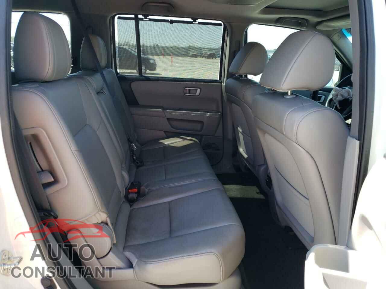 HONDA PILOT 2015 - 5FNYF3H94FB007744