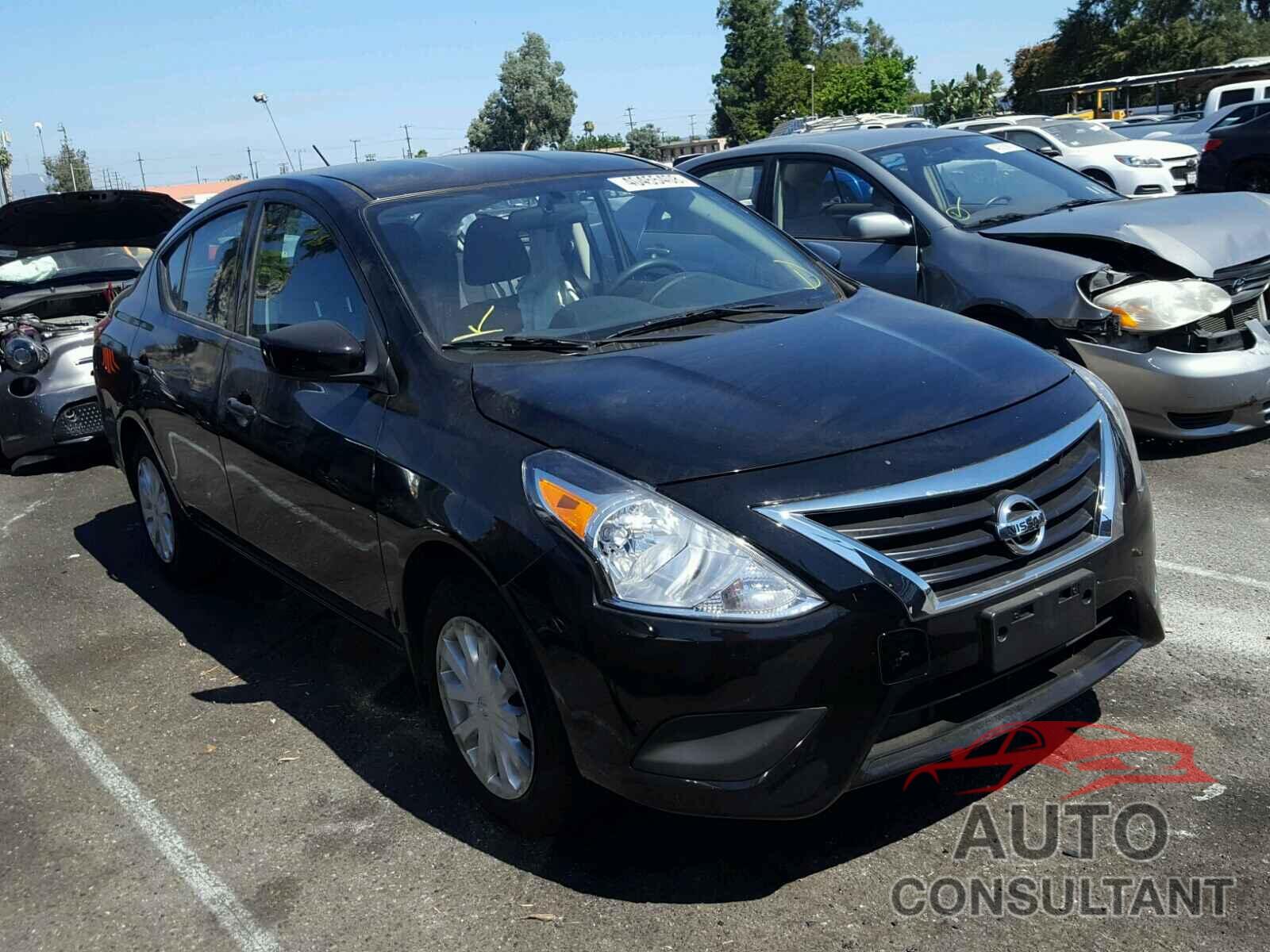 NISSAN VERSA 2018 - 3N1CN7APXJL881137