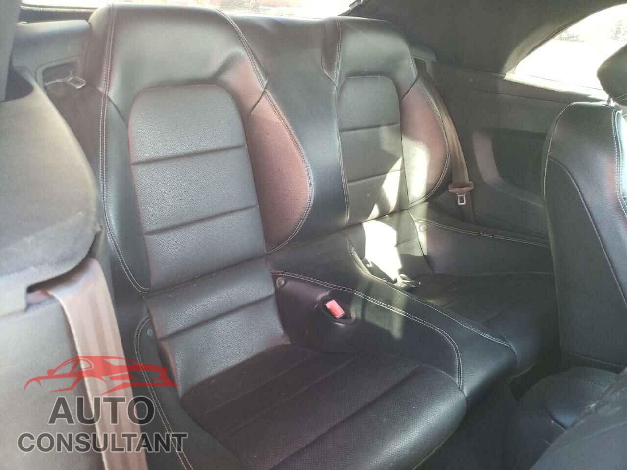 FORD MUSTANG 2018 - 1FATP8UH2J5111747