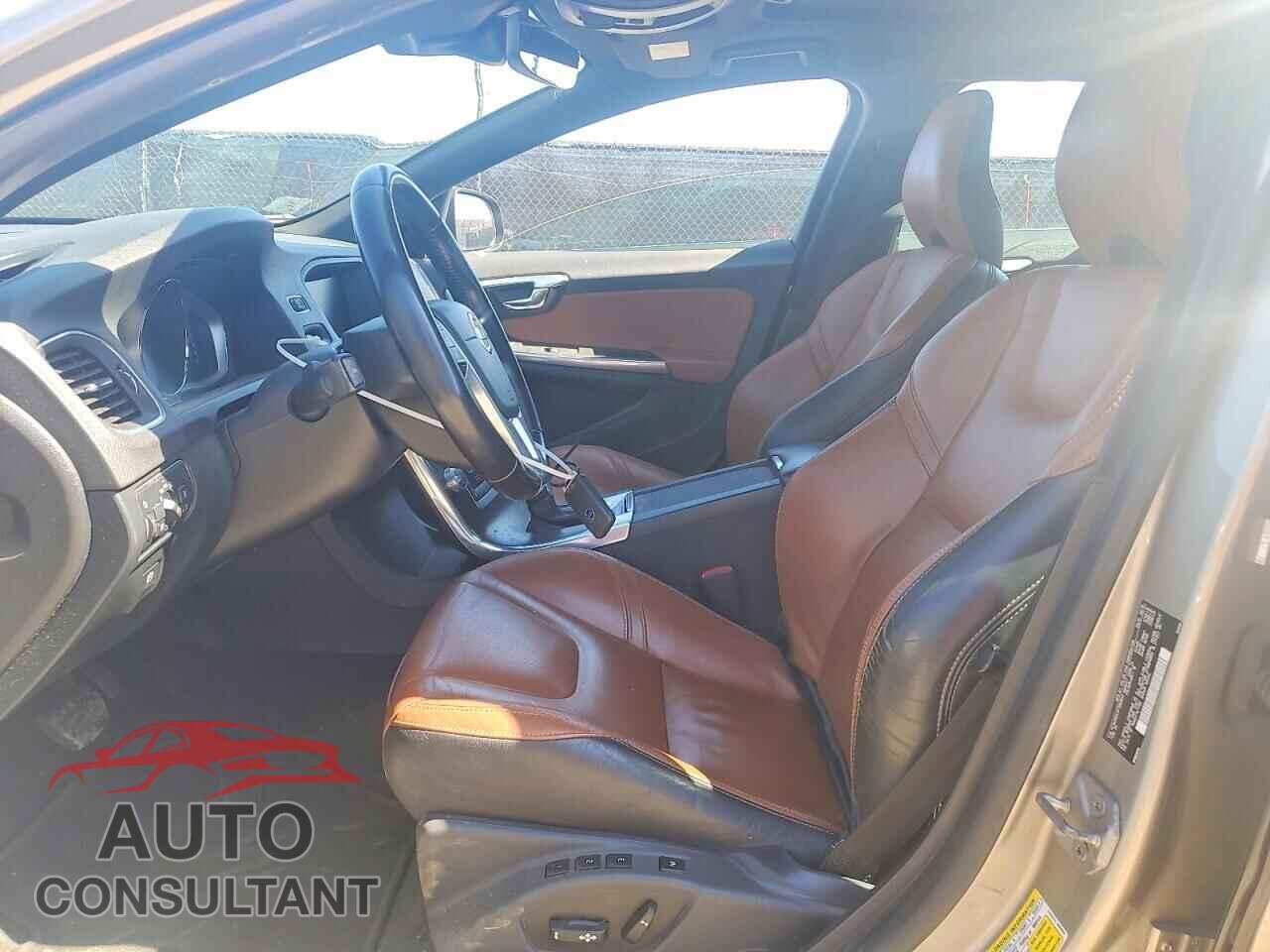 VOLVO V60 2015 - YV140MEK4F1260840