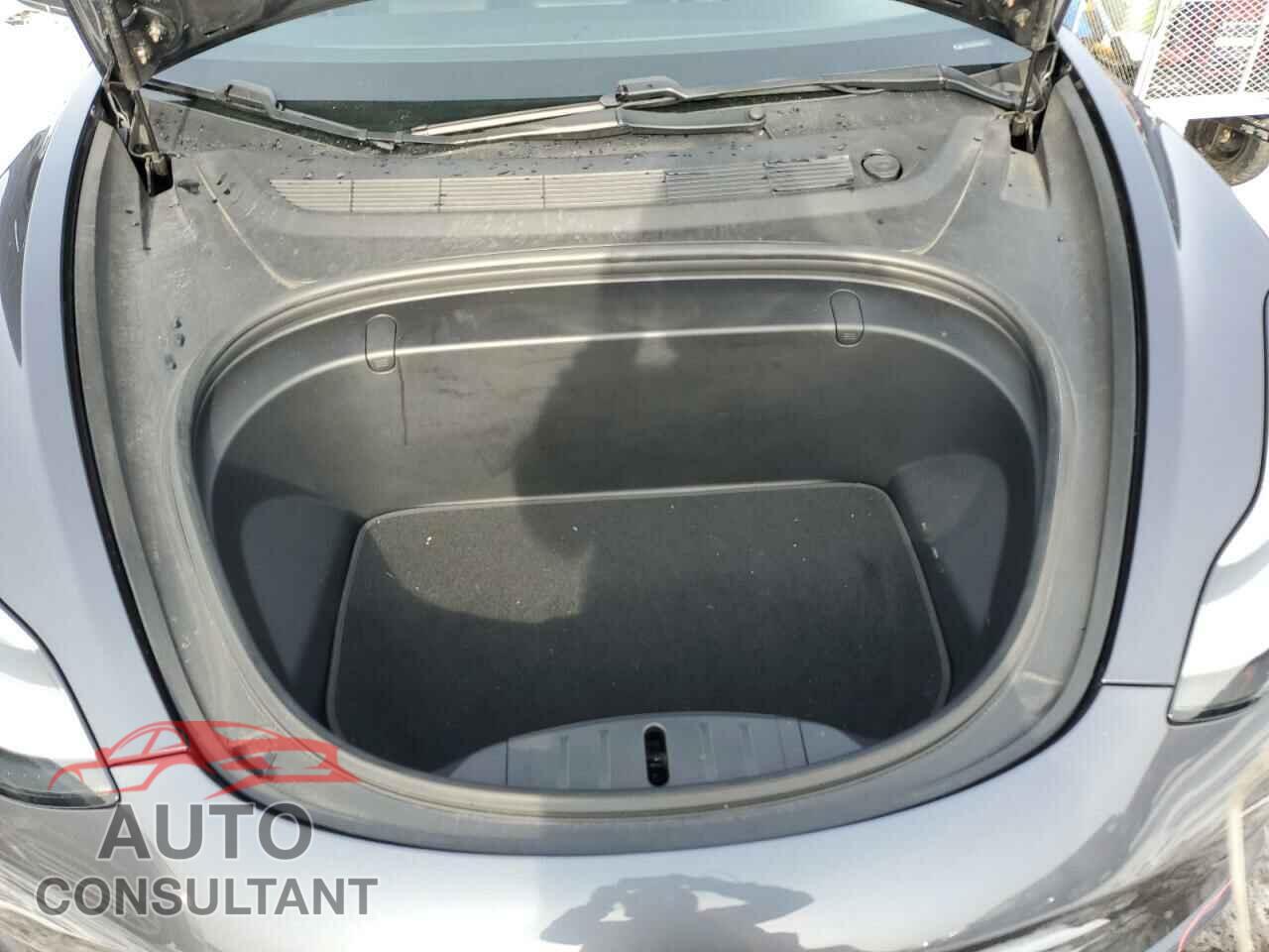 TESLA MODEL 3 2018 - 5YJ3E1EB0JF083155