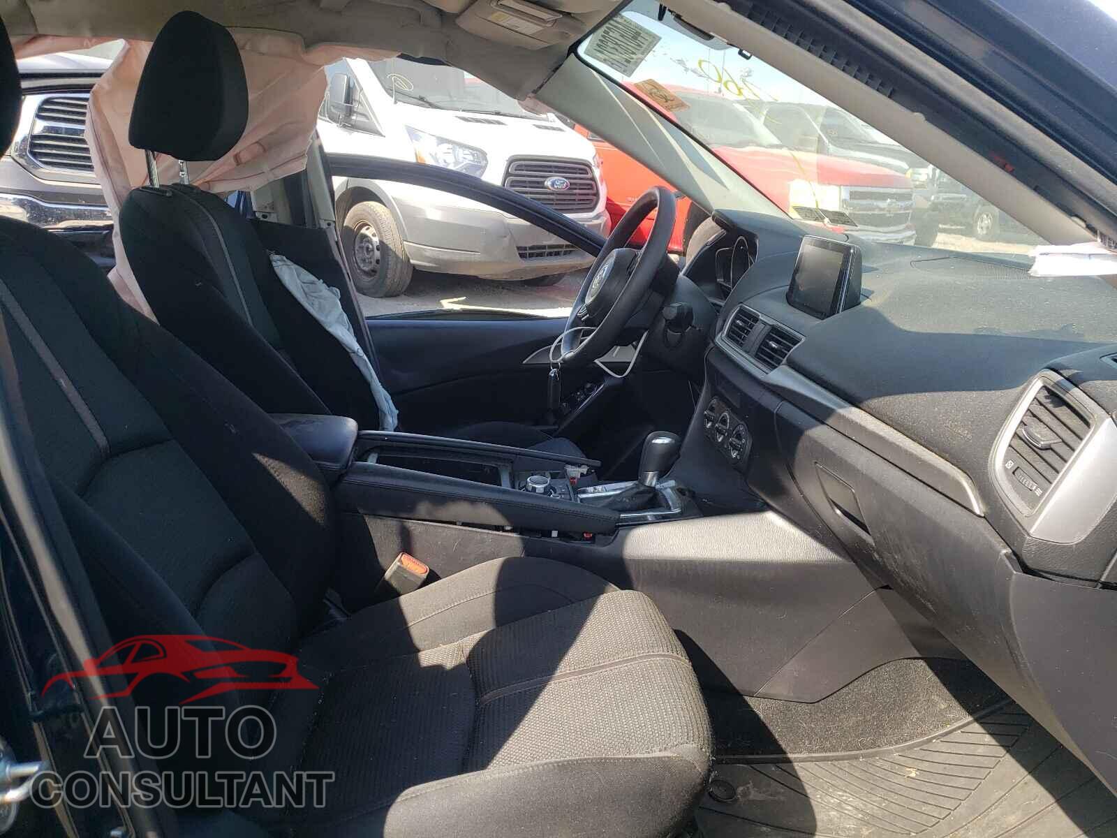 MAZDA 3 2018 - 3MZBN1U77JM162811