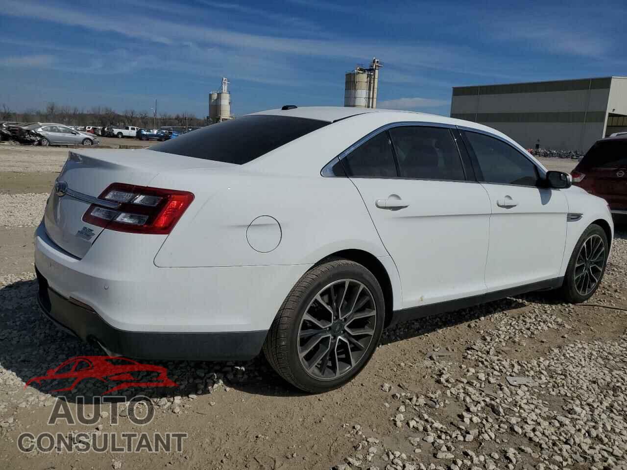 FORD TAURUS 2017 - 1FAHP2E82HG144537