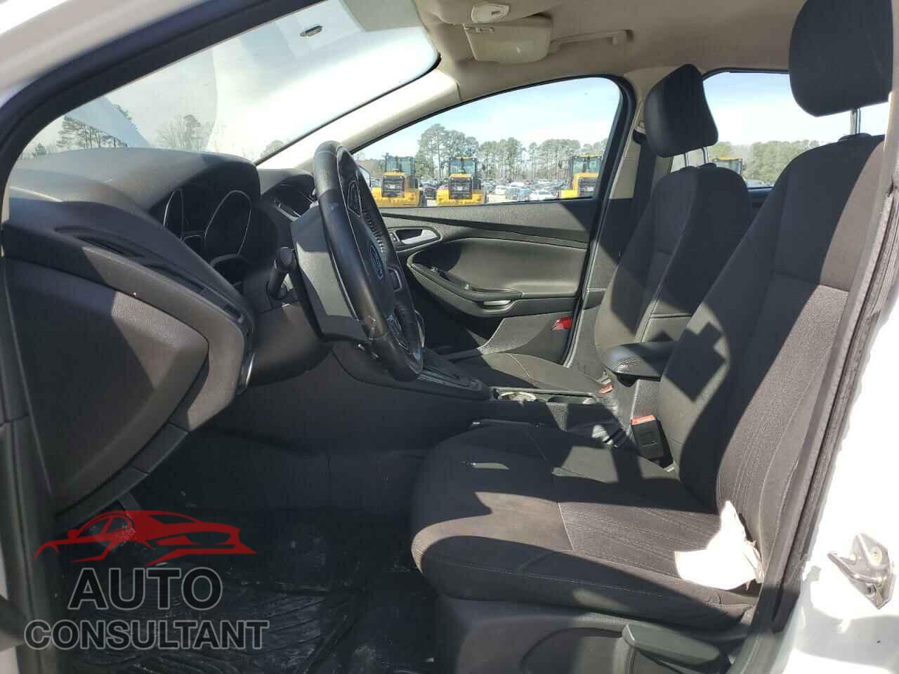 FORD FOCUS 2015 - 1FADP3F25FL258972