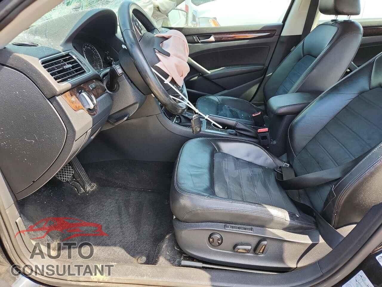 VOLKSWAGEN PASSAT 2014 - 1VWCS7A33EC007536