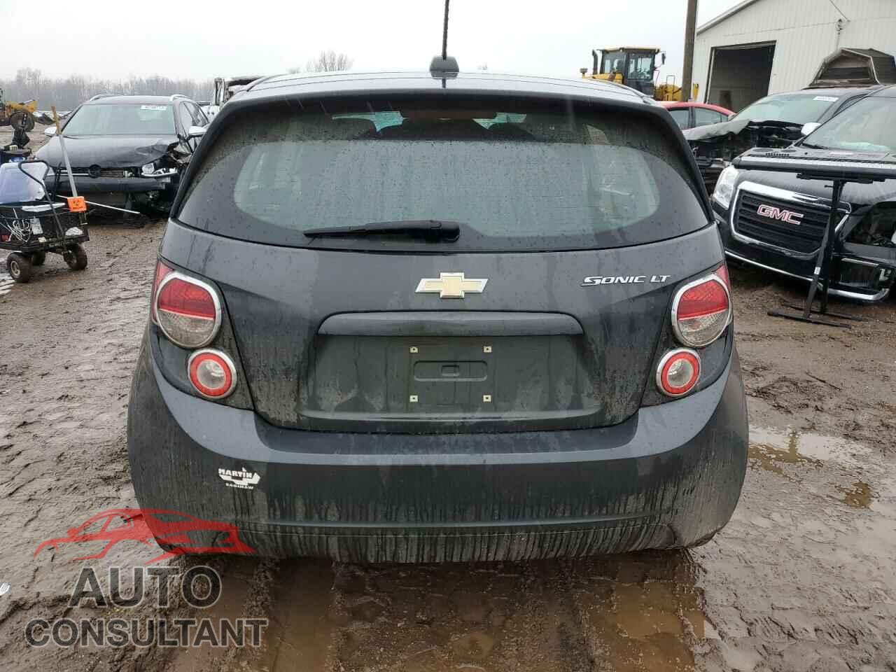 CHEVROLET SONIC 2015 - 1G1JC6SH6F4129727