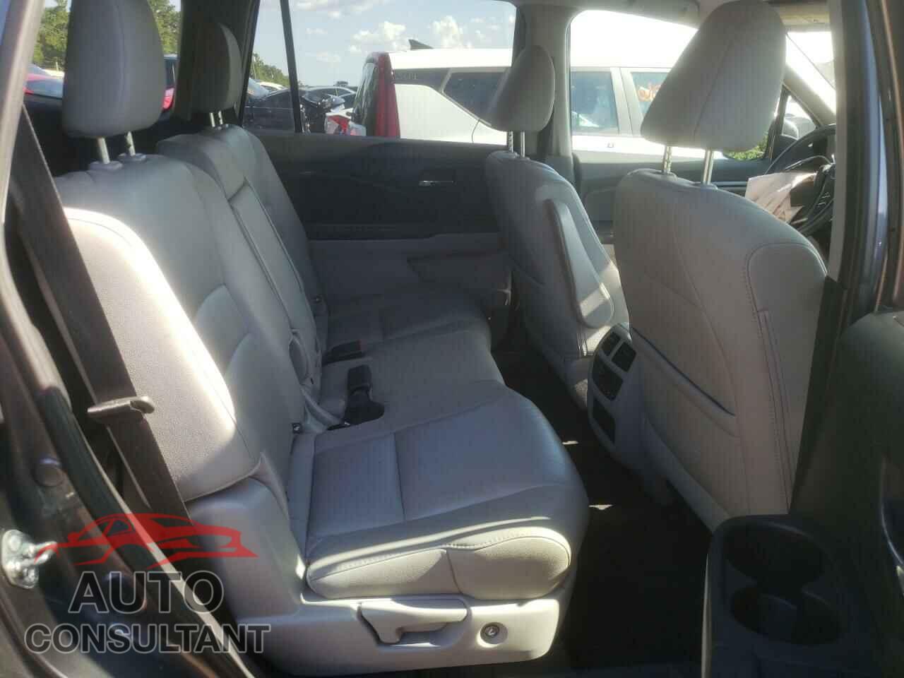 HONDA PILOT 2017 - 5FNYF6H58HB021681