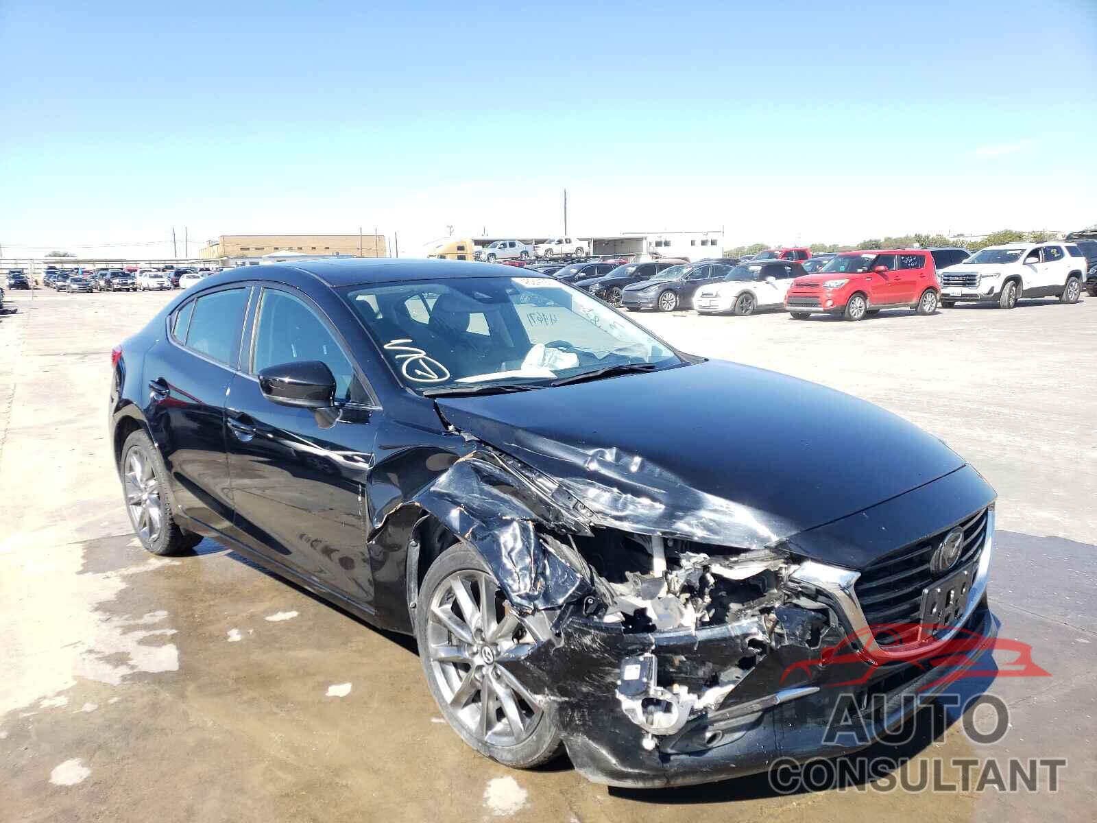 MAZDA 3 2018 - 3MZBN1W38JM203103