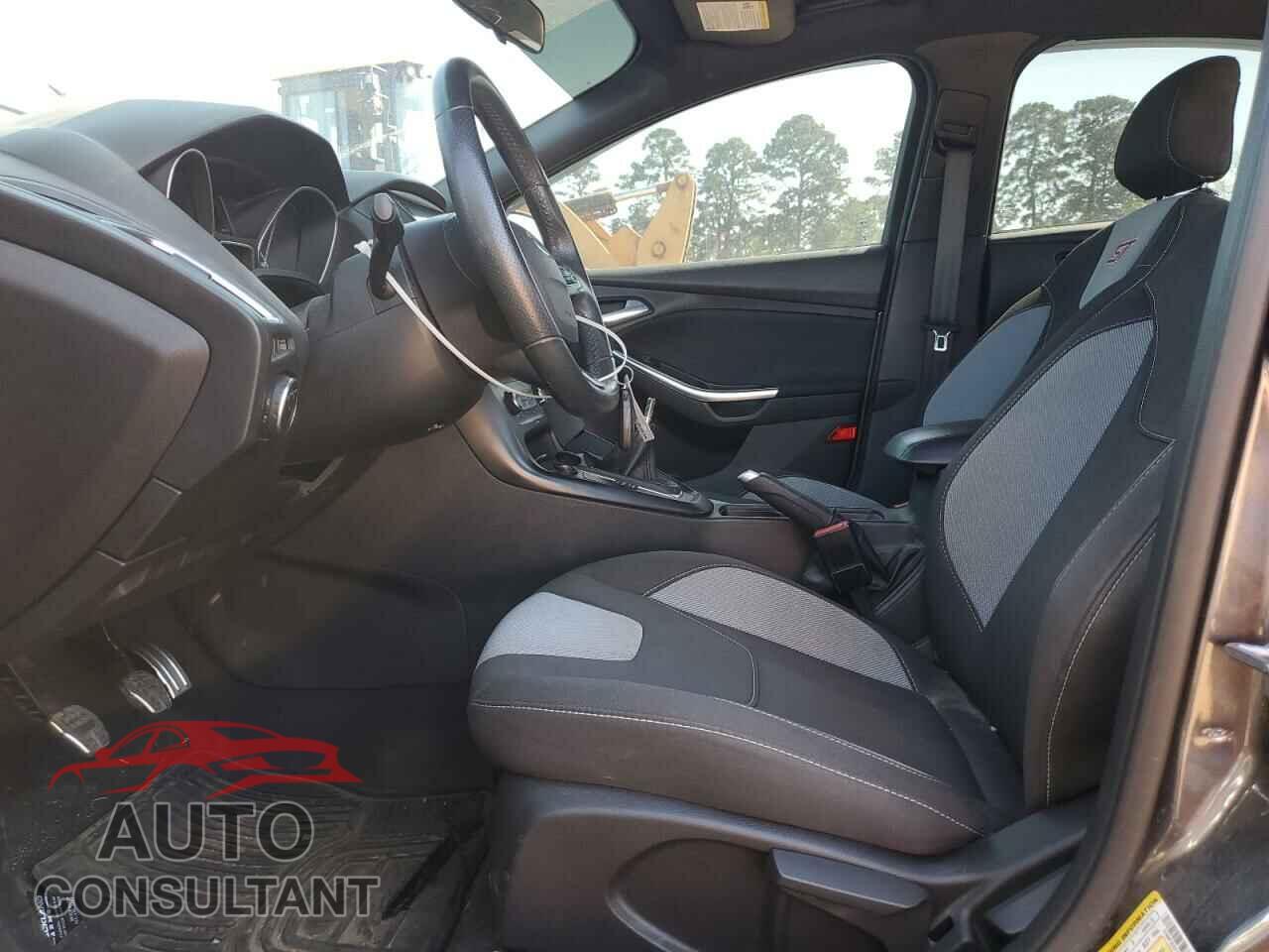 FORD FOCUS 2018 - 1FADP3L97JL286833