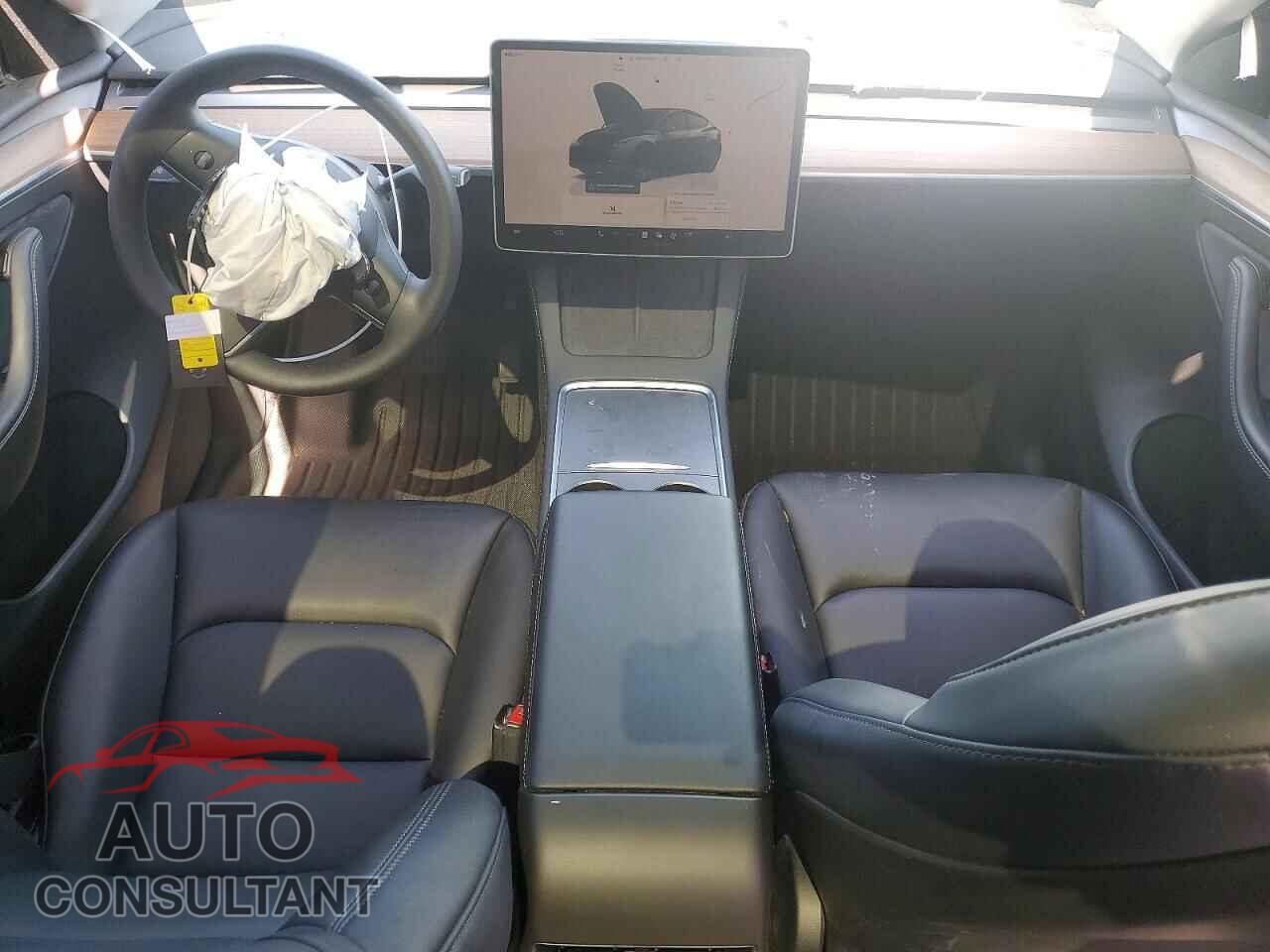TESLA MODEL Y 2025 - 7SAYGAEE8SF282064