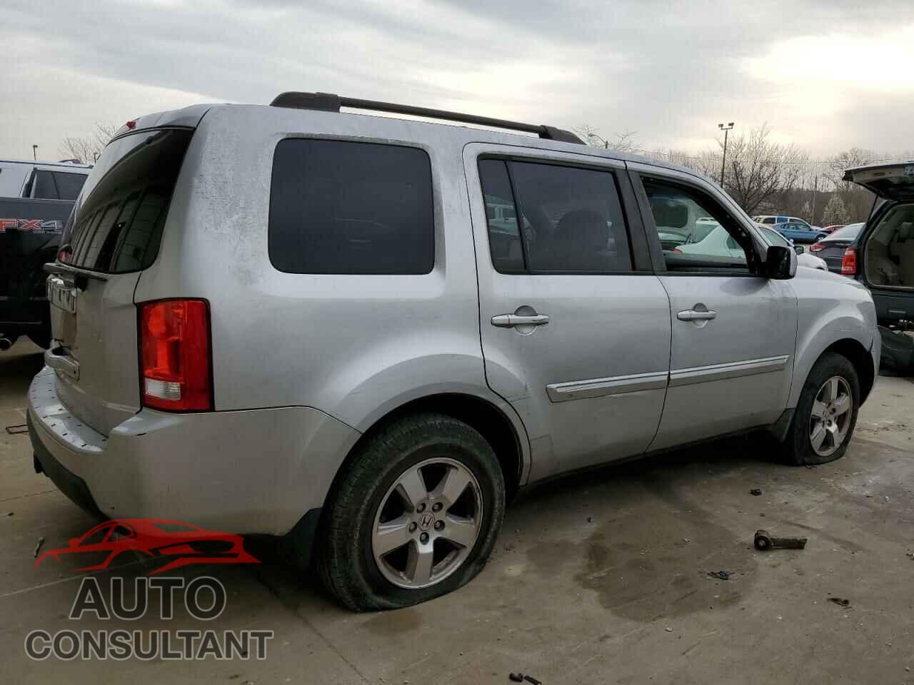 HONDA PILOT 2011 - 5FNYF3H51BB005215