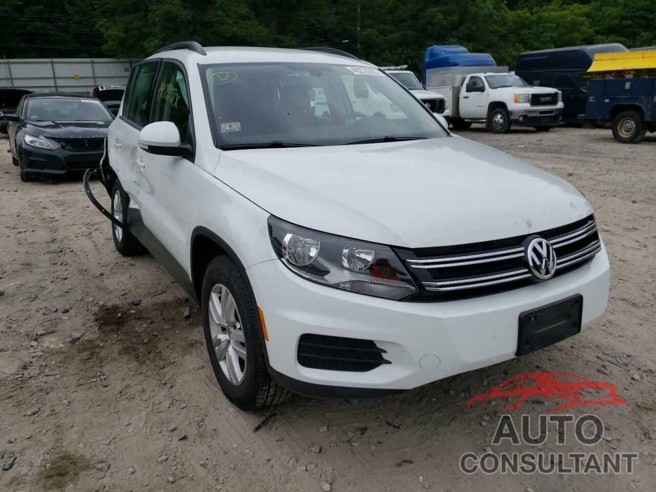 VOLKSWAGEN TIGUAN 2017 - WVGBV7AX7HK027156