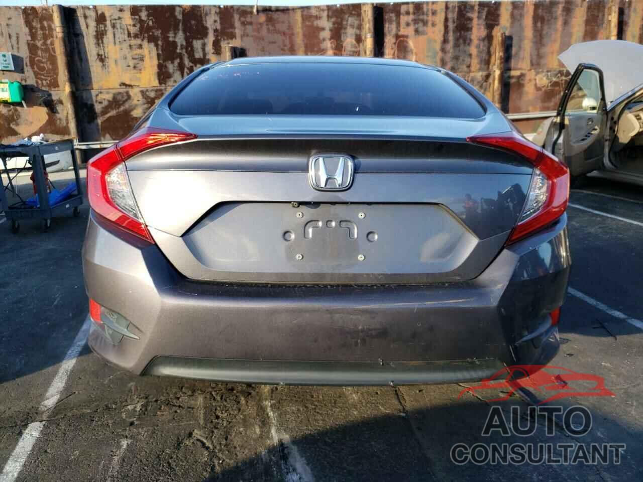 HONDA CIVIC 2018 - 2HGFC2F58JH569497