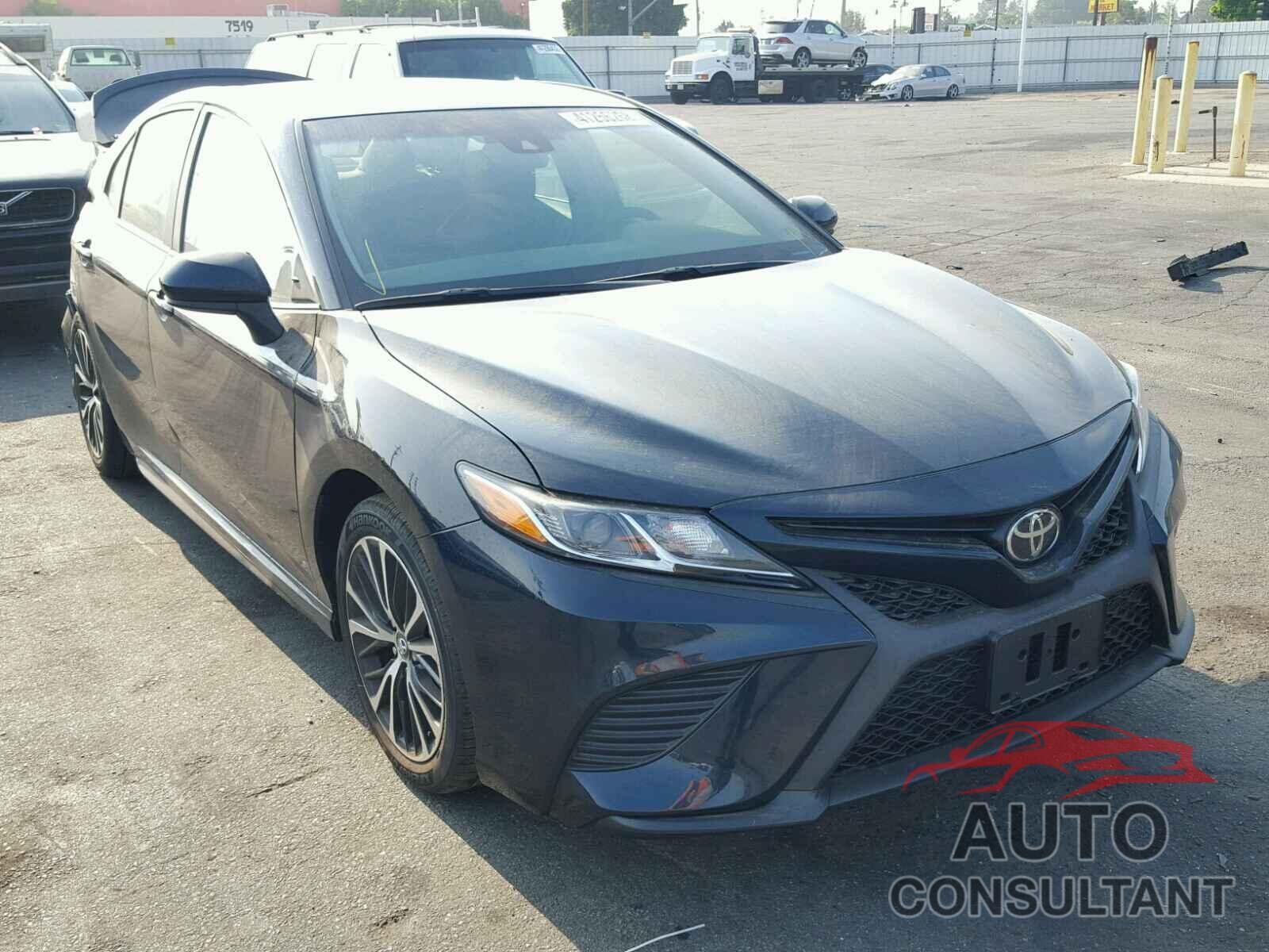 TOYOTA CAMRY 2018 - 4T1B11HK3JU603418