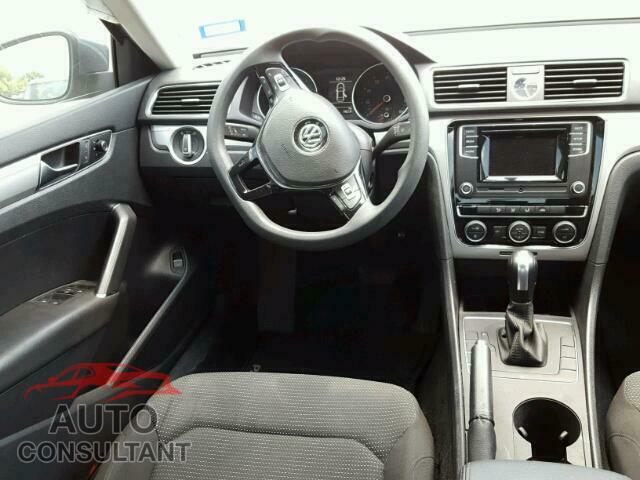 VOLKSWAGEN PASSAT 2017 - 1VWAT7A35HC059100