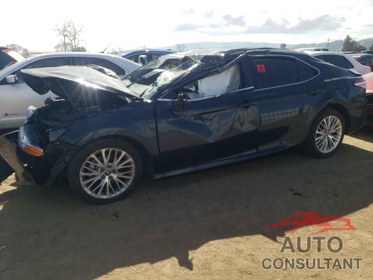 TOYOTA CAMRY 2018 - 4T1B11HK0JU553254