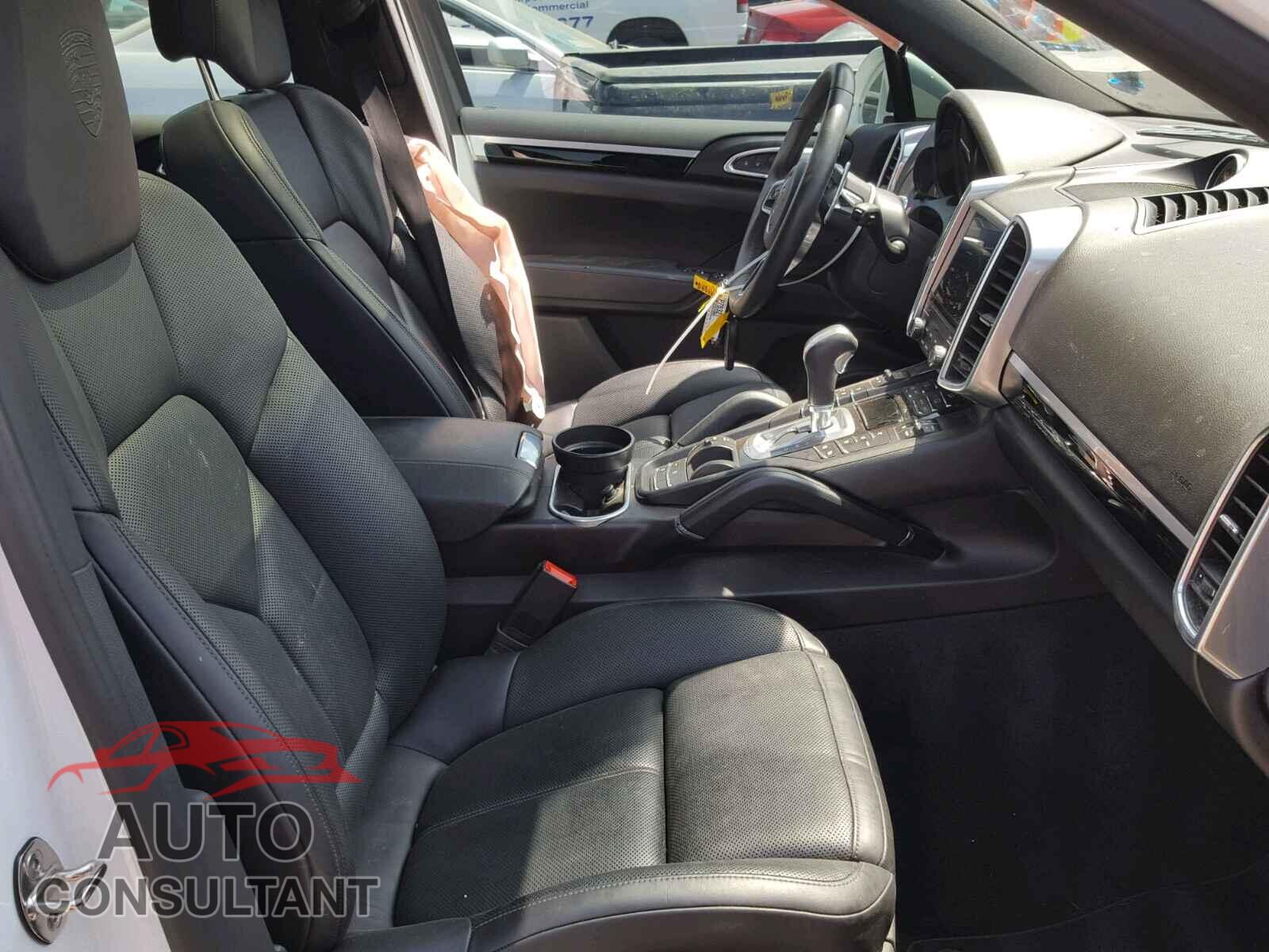 PORSCHE CAYENNE 2017 - WP1AA2A21HKA80291