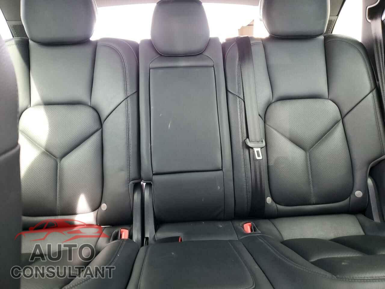 PORSCHE CAYENNE 2016 - WP1AA2A23GLA11272