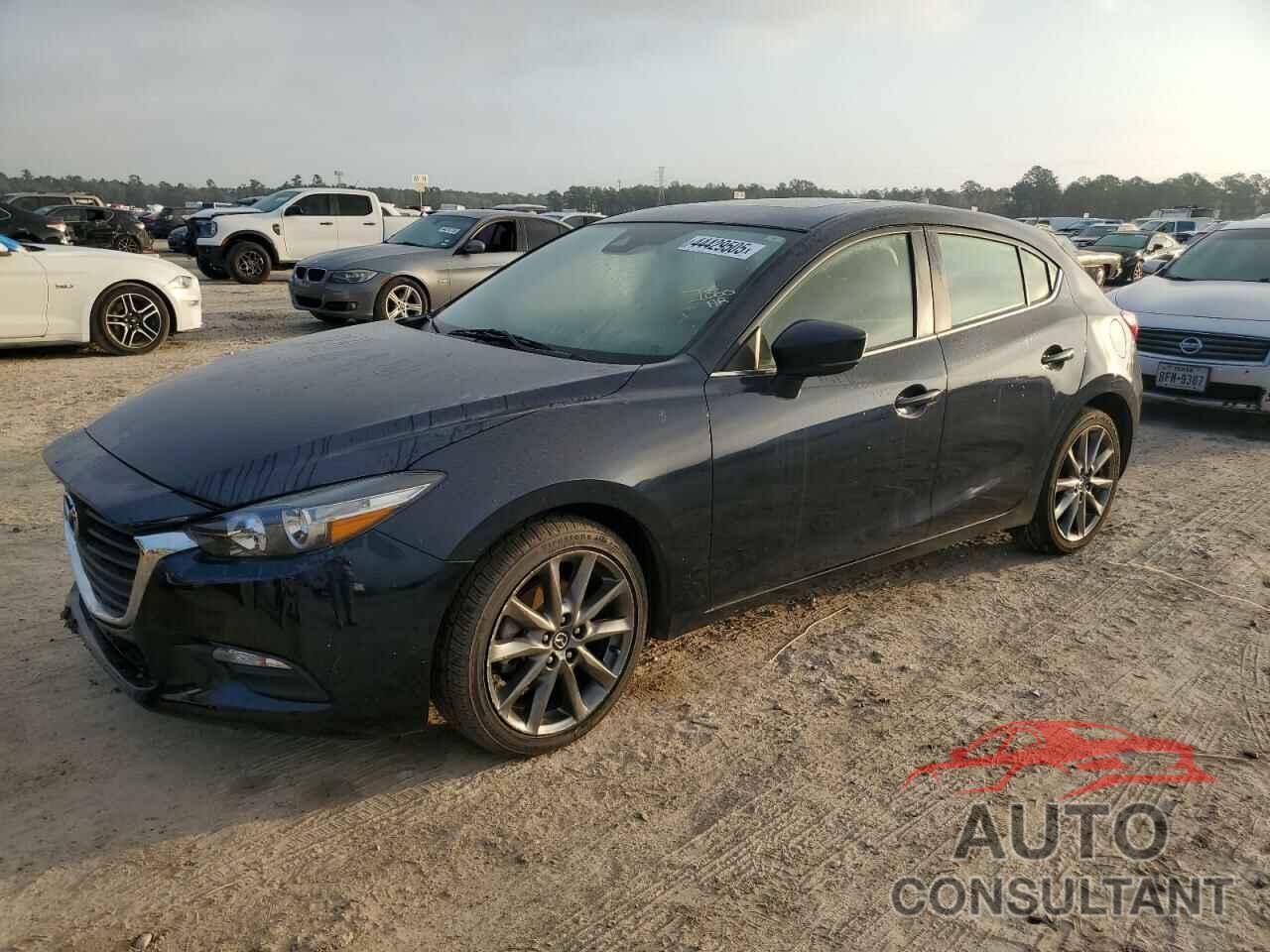 MAZDA 3 2018 - 3MZBN1L33JM265139