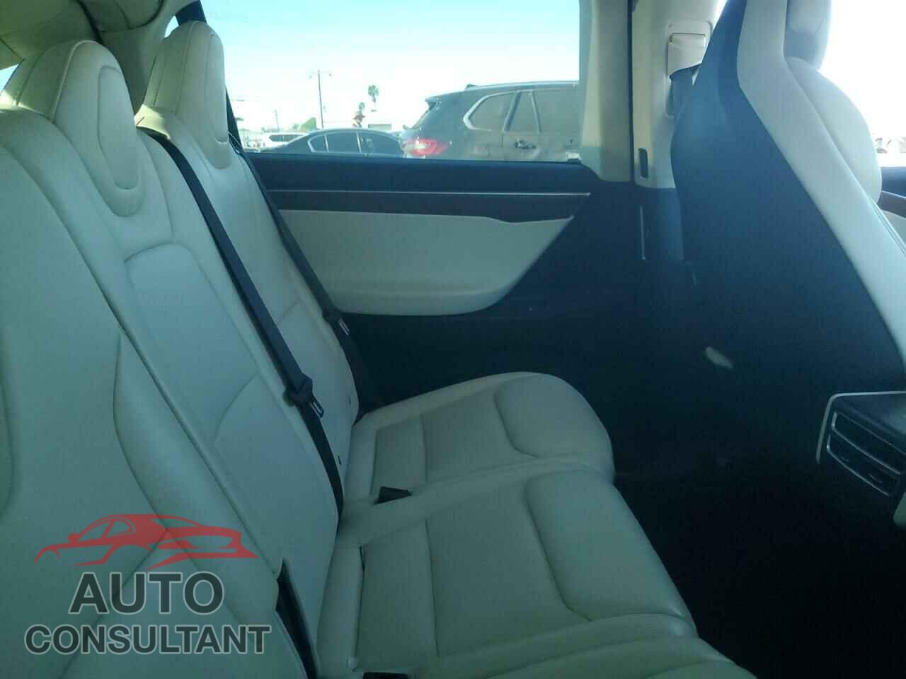 TESLA MODEL X 2017 - 5YJXCAE23HF062687