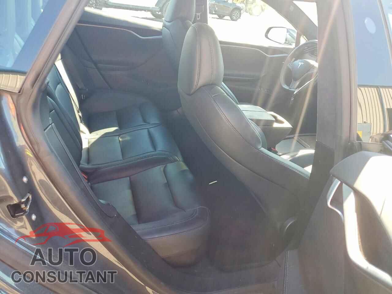 TESLA MODEL S 2020 - 5YJSA1E24LF379029