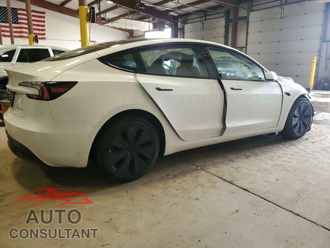 TESLA MODEL 3 2024 - 5YJ3E1EB3RF798569