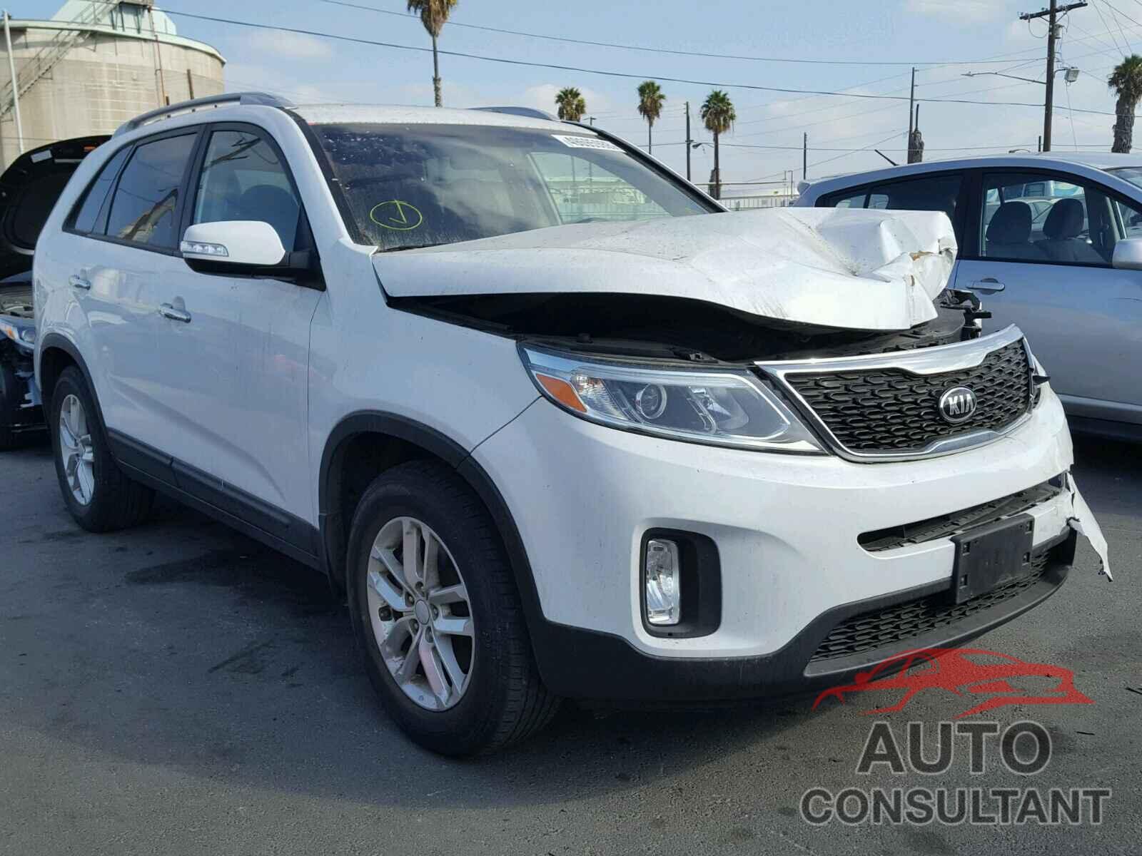 KIA SORENTO LX 2015 - 5XYKT4A70FG638643