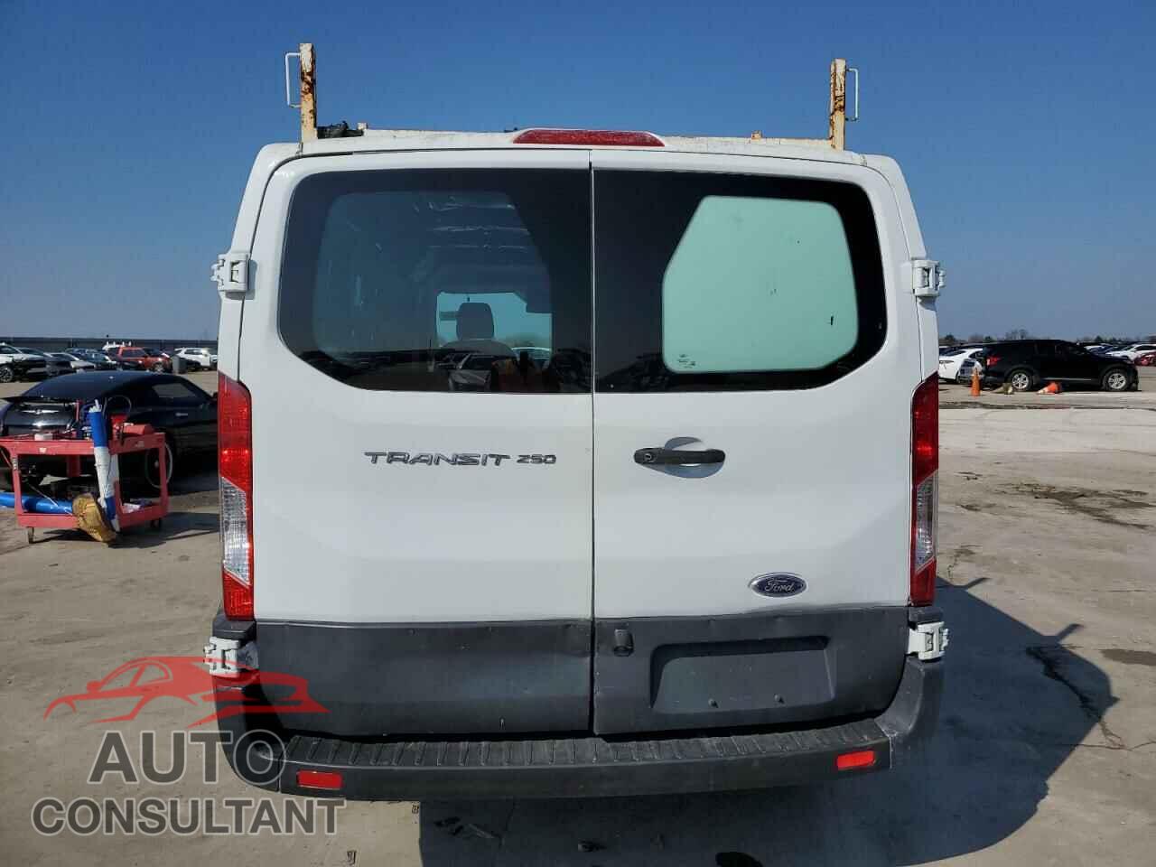 FORD TRANSIT 2018 - 1FTYR1YM2JKA98573