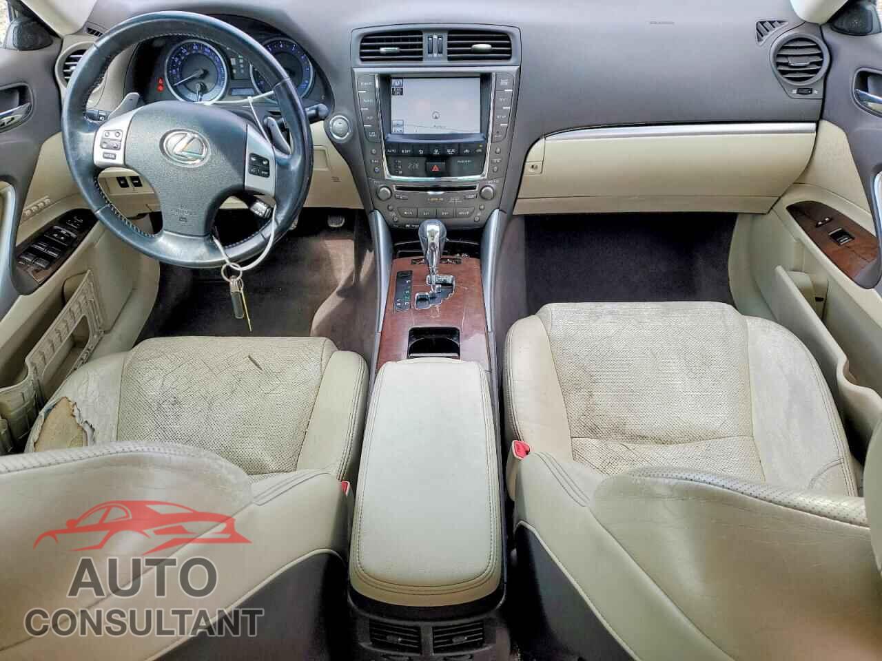 LEXUS IS 2012 - JTHCF5C20C5055933