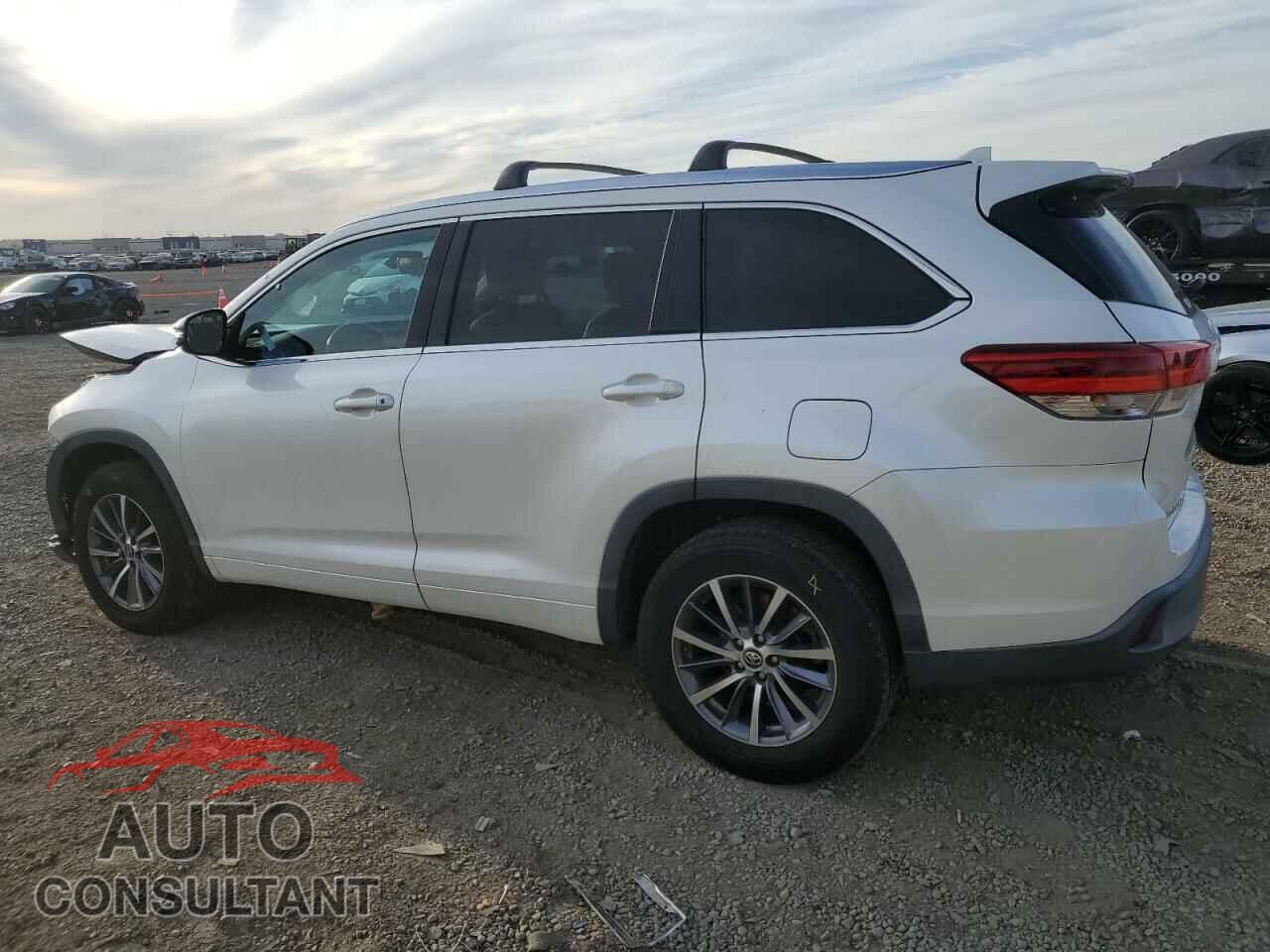 TOYOTA HIGHLANDER 2018 - 5TDKZRFH3JS276896