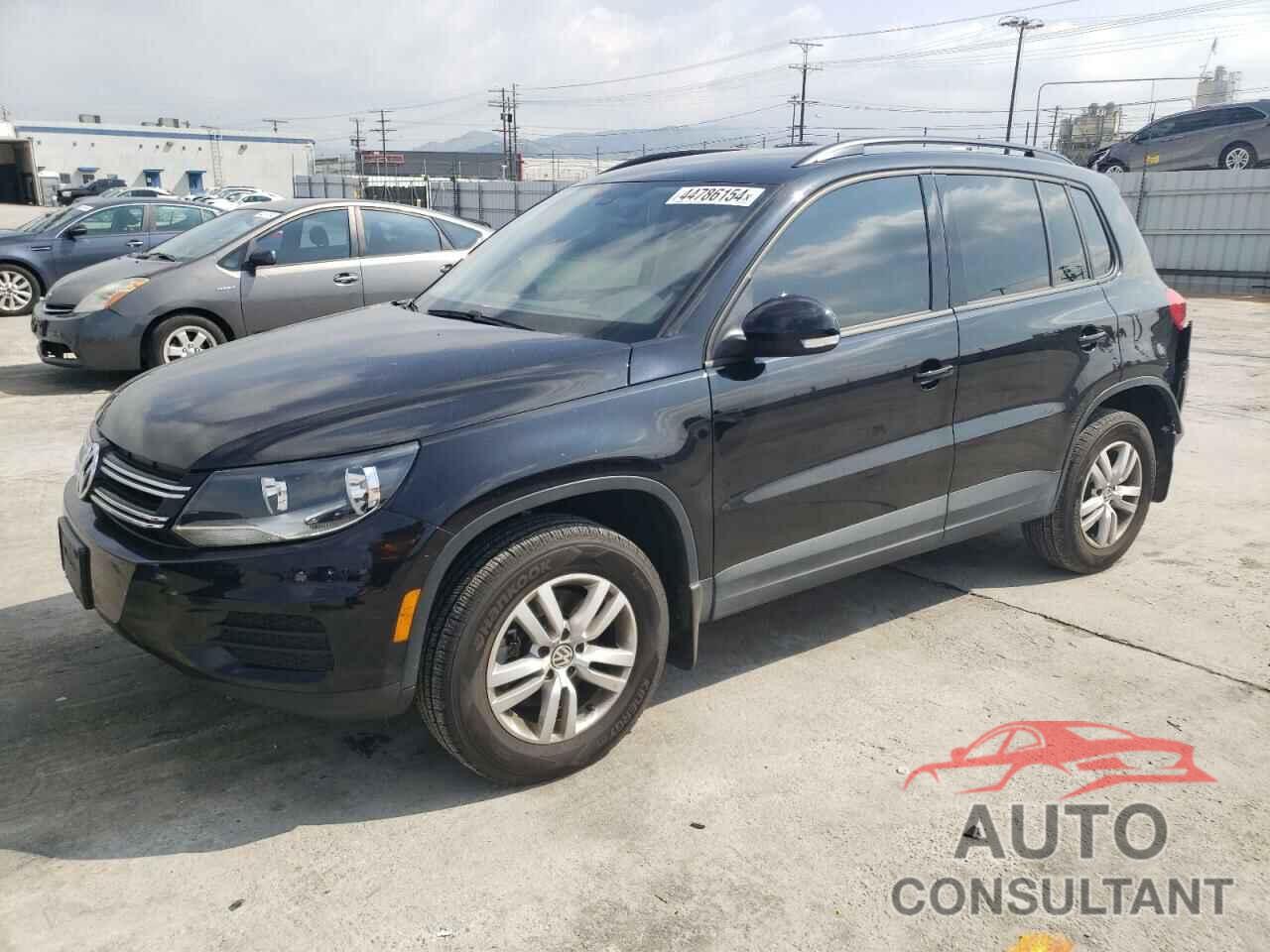 VOLKSWAGEN TIGUAN 2017 - WVGAV7AX3HK032138