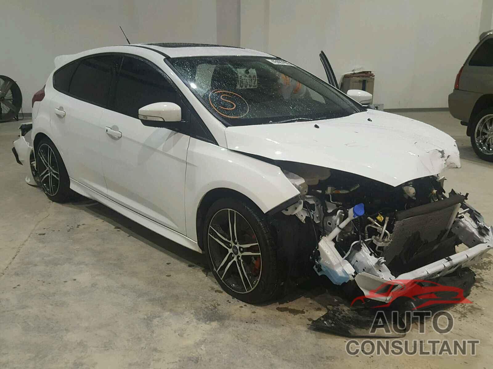 FORD FOCUS 2018 - 1FADP3L90JL268125