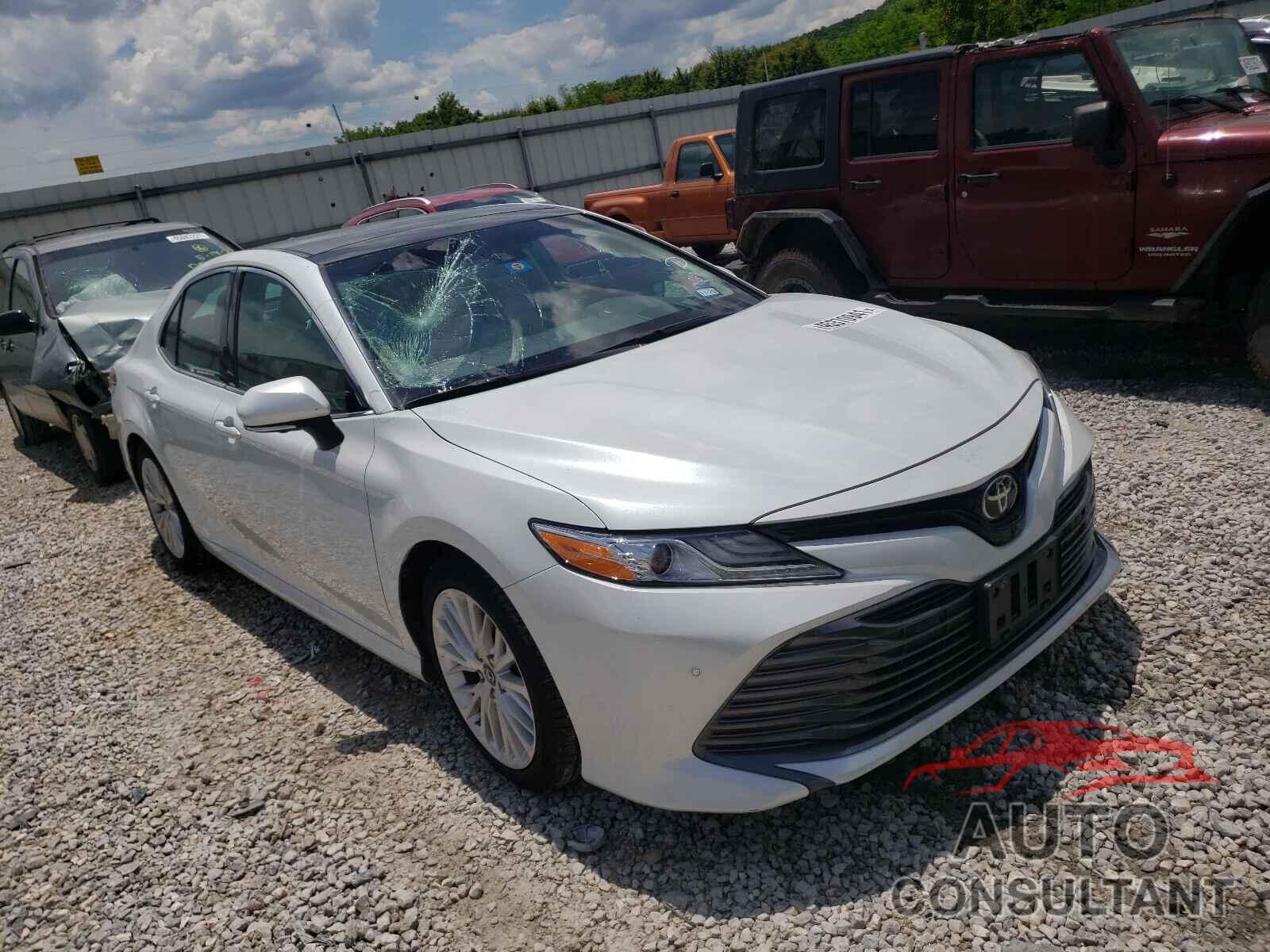 TOYOTA CAMRY 2018 - 4T1B11HK4JU036913