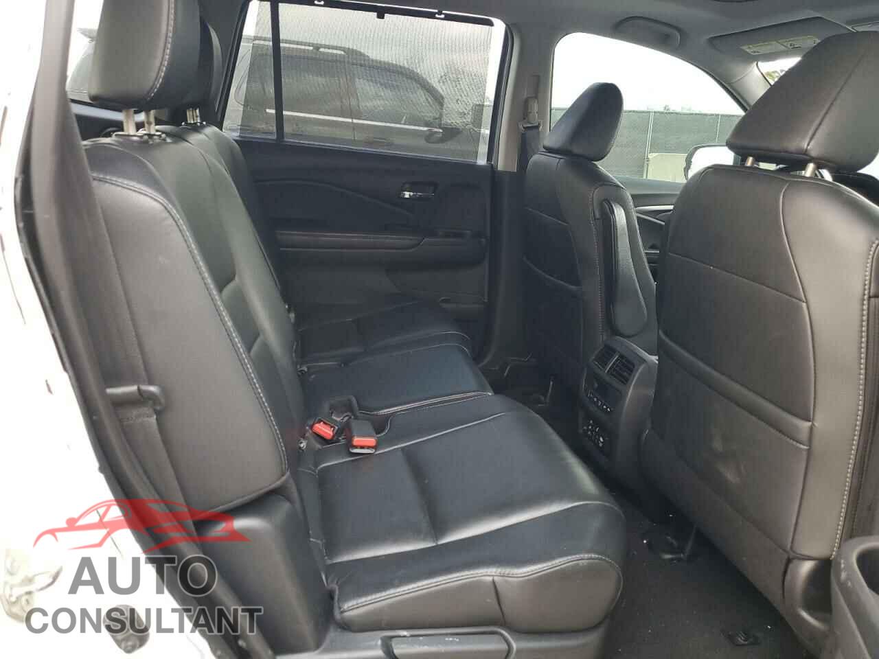 HONDA PILOT 2017 - 5FNYF5H84HB035226