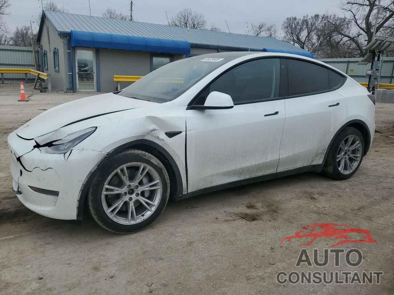 TESLA MODEL Y 2021 - 5YJYGAEE2MF232695
