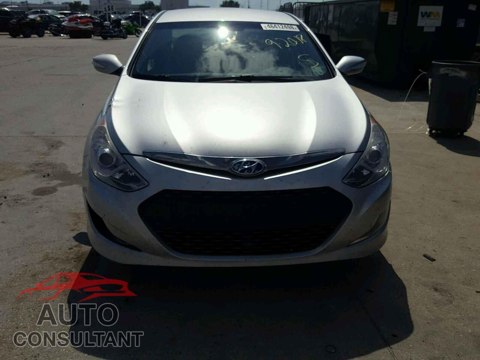 HYUNDAI SONATA 2013 - KMHEC4A46DA077604