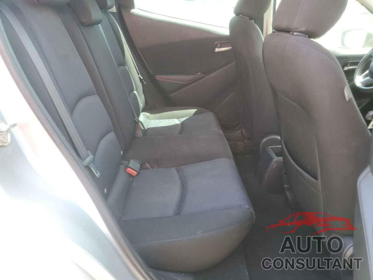 TOYOTA YARIS 2017 - 3MYDLBYV2HY193193