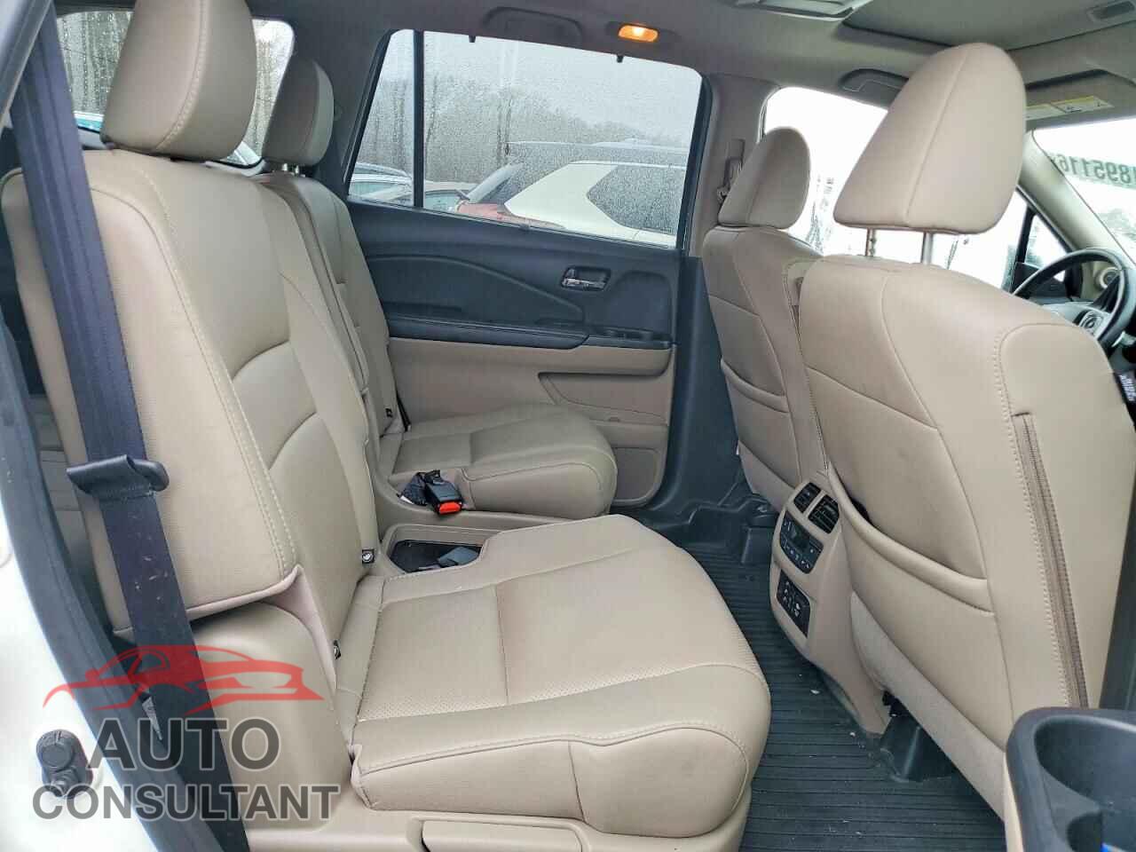 HONDA PILOT 2017 - 5FNYF6H02HB020787