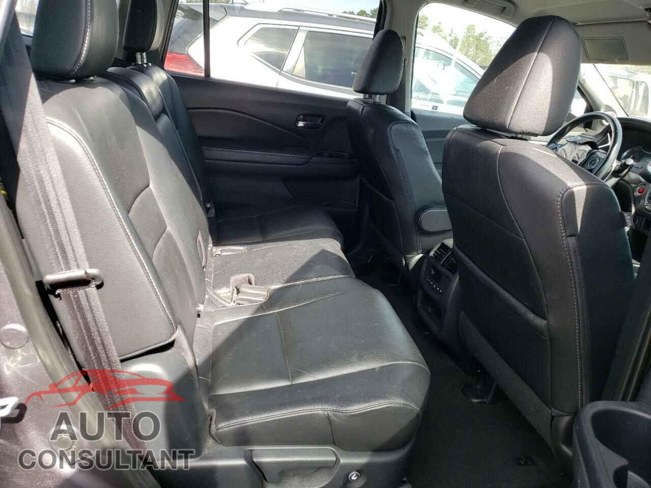 HONDA PILOT 2017 - 5FNYF5H76HB001330