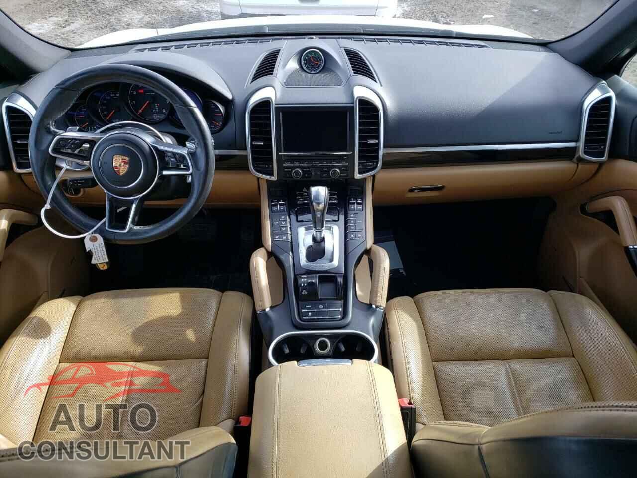 PORSCHE CAYENNE 2016 - WP1AA2A25GLA03710