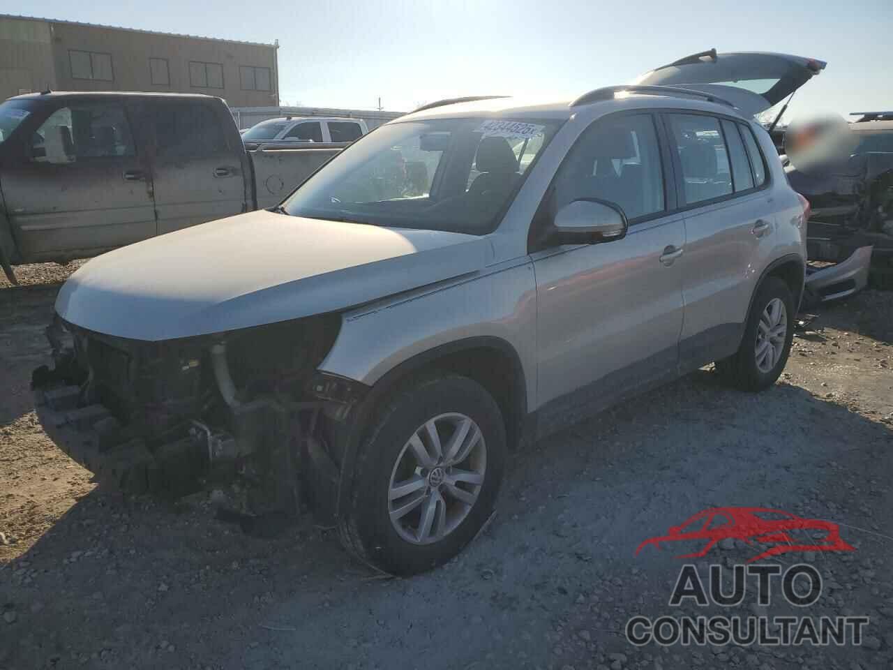 VOLKSWAGEN TIGUAN 2015 - WVGBV7AX7FW556094