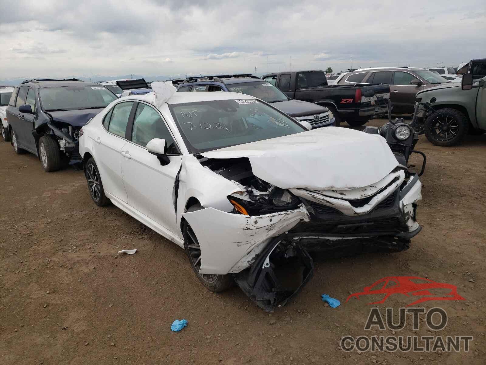 TOYOTA CAMRY 2021 - 4T1G11AKXMU542282