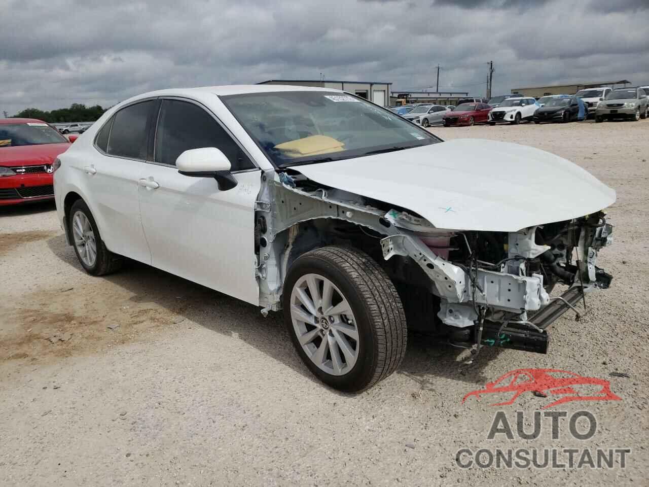 TOYOTA CAMRY 2022 - 4T1C11AK0NU630130