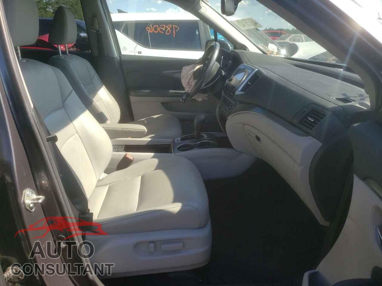 HONDA PILOT 2017 - 5FNYF6H58HB021681