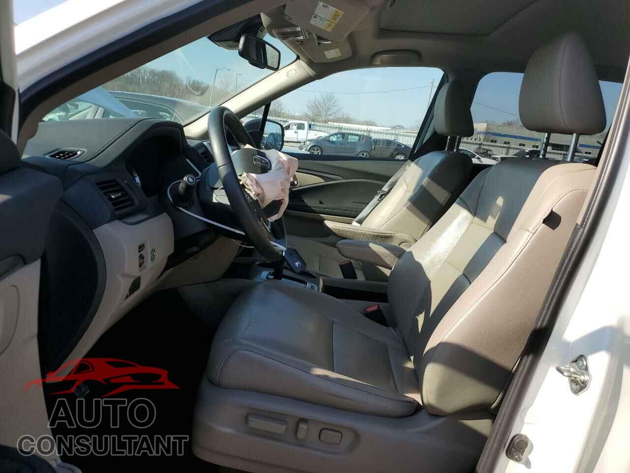HONDA PILOT 2017 - 5FNYF6H6XHB022887