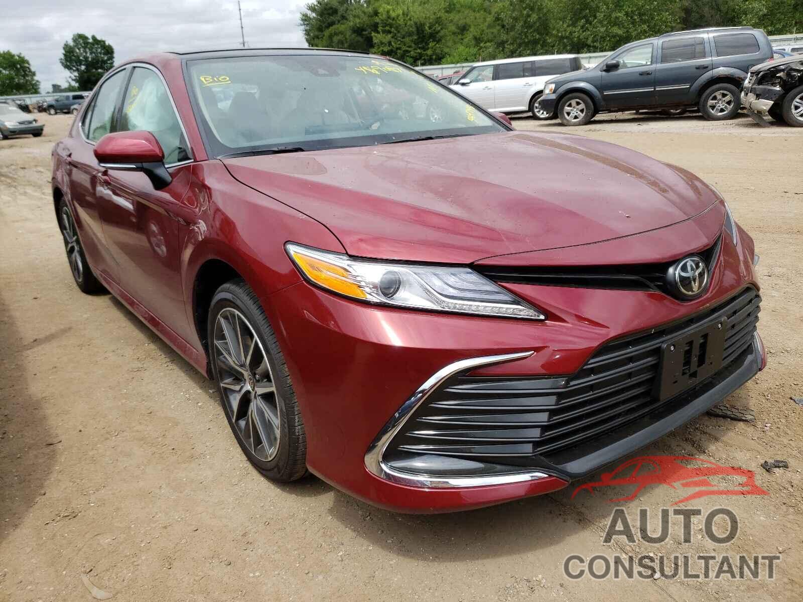 TOYOTA CAMRY 2021 - 4T1F11AK4MU584748