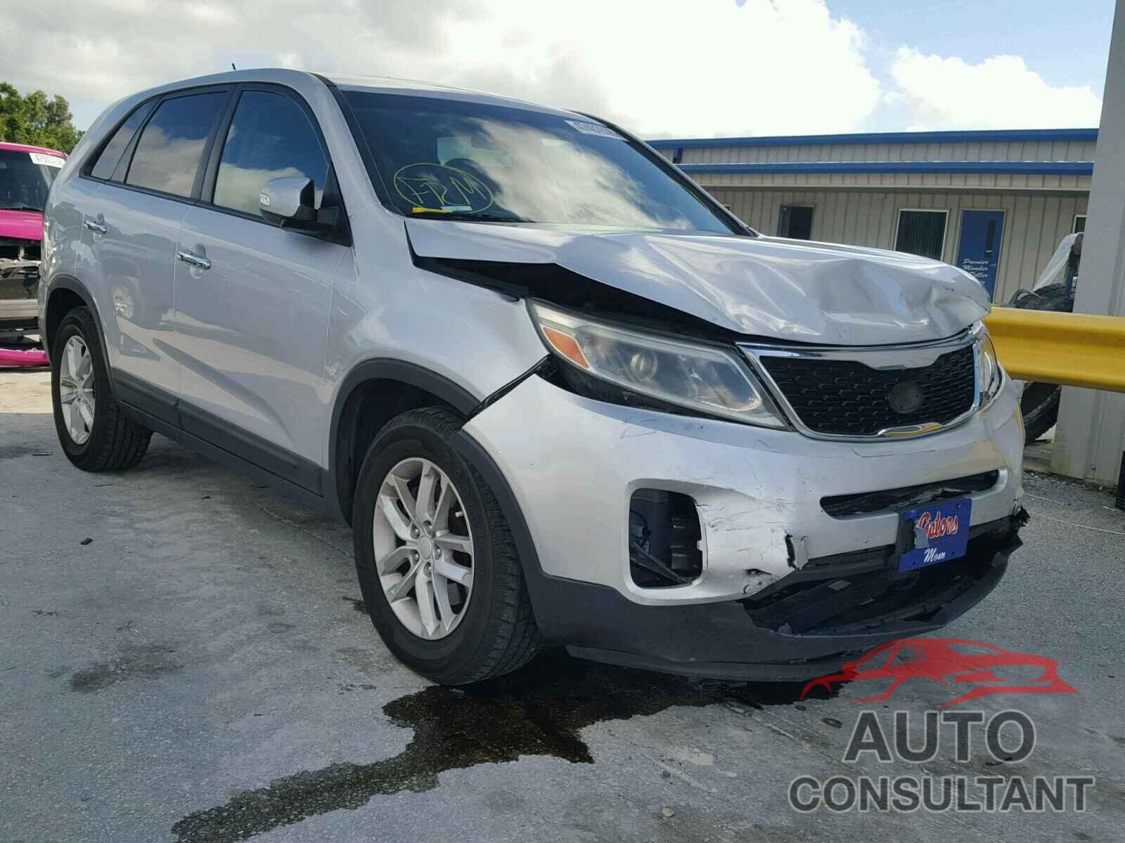 KIA SORENTO LX 2015 - 5XYKT3A69FG582199