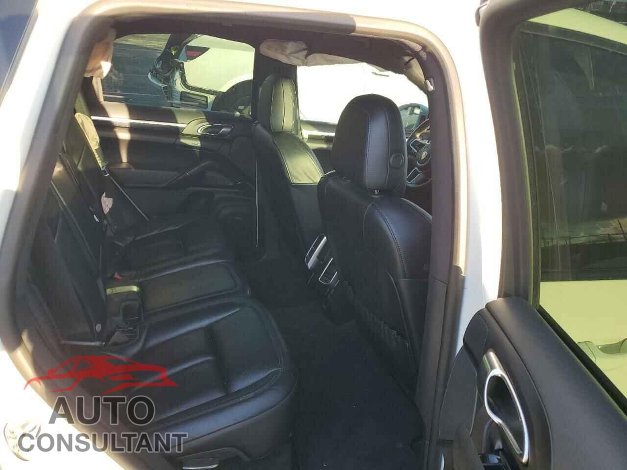 PORSCHE CAYENNE 2018 - WP1AA2A27JKA01325