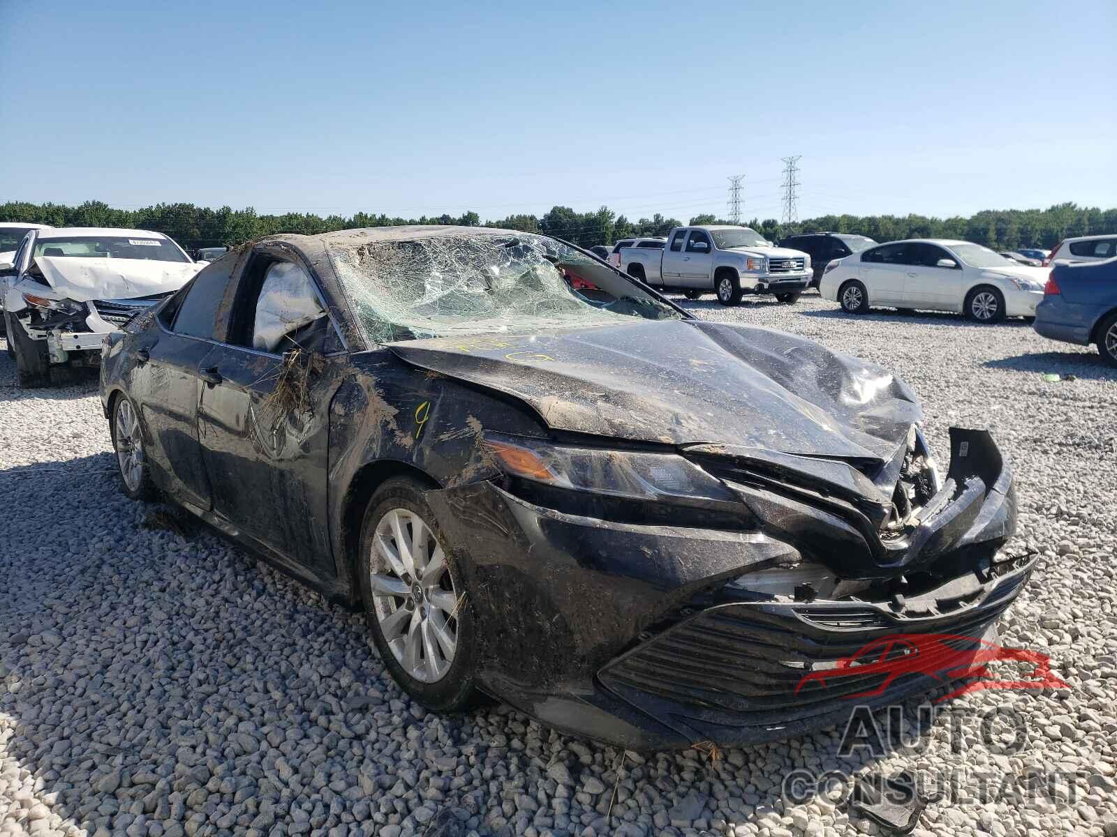 TOYOTA CAMRY 2018 - 4T1B11HK9JU012235