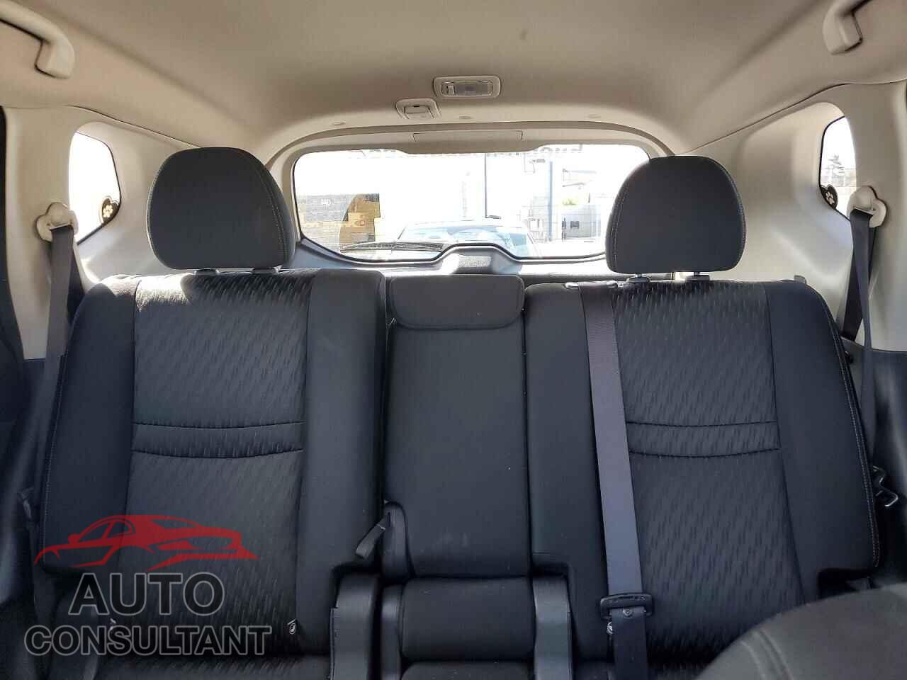 NISSAN ROGUE 2017 - KNMAT2MV6HP612011